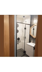 Prysznic z drzwiami na zawiasach GDEL.