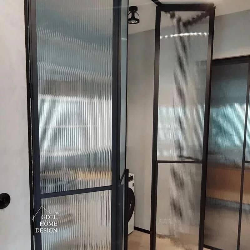 Drzwi loftowe składane z ryflowanym szkłem GDEL