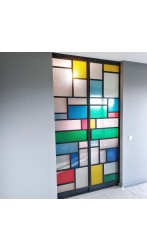 Drzwi loftowe z kolorowym szkłem ornamentowym