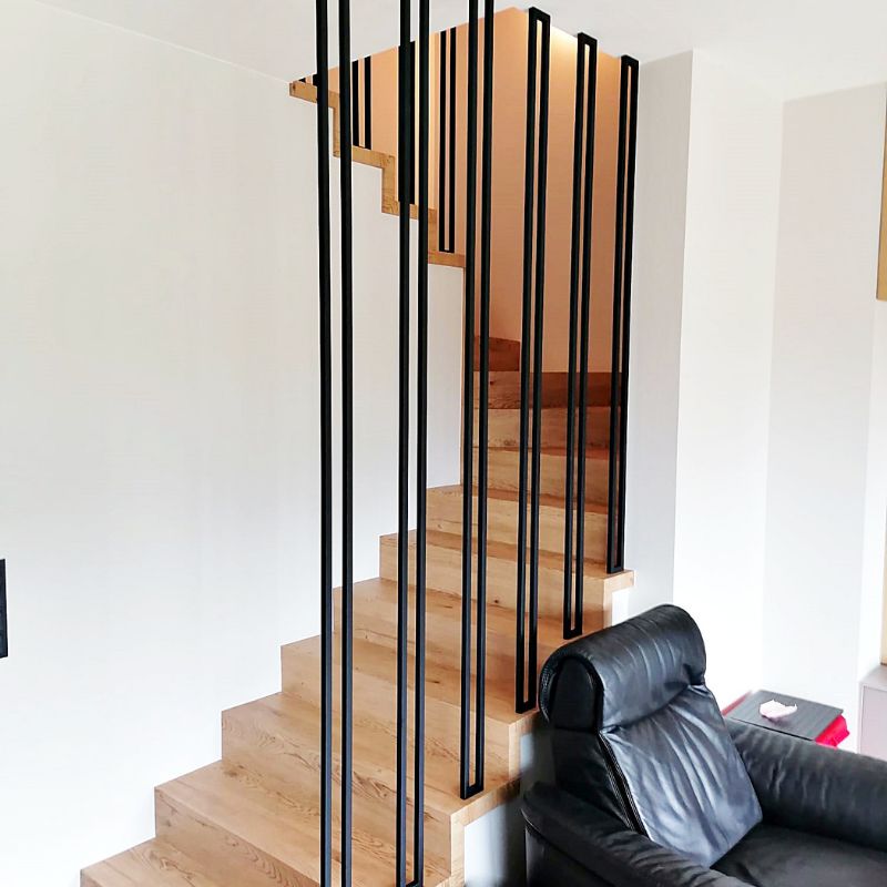 CZARNA BALUSTRADA METALOWA – NOWOCZESNA I MINIMALISTYCZNA