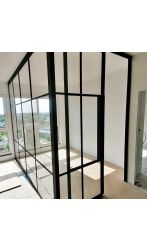 Zabudowa narożna loftowa z drzwiami przesuwnymi