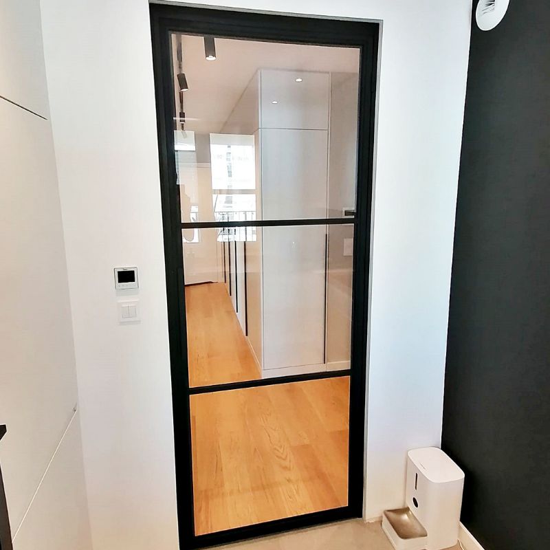 Drzwi loftowe pojedyncze z poziomymi szprosami