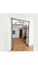 Portal loftowy z dekoracyjnymi szprosami metalowymi