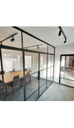 Zabudowa sali konferencyjnej w stylu loft