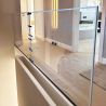 Balustrada szklana bez widocznych mocowań w stylu loft