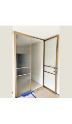 Drzwi pojedyncze złote z ornamentowym szkłem ryflowanym