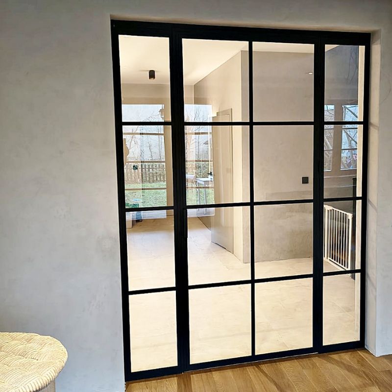 Drzwi uchylne loftowe z bocznymi ściankami – widok frontowy