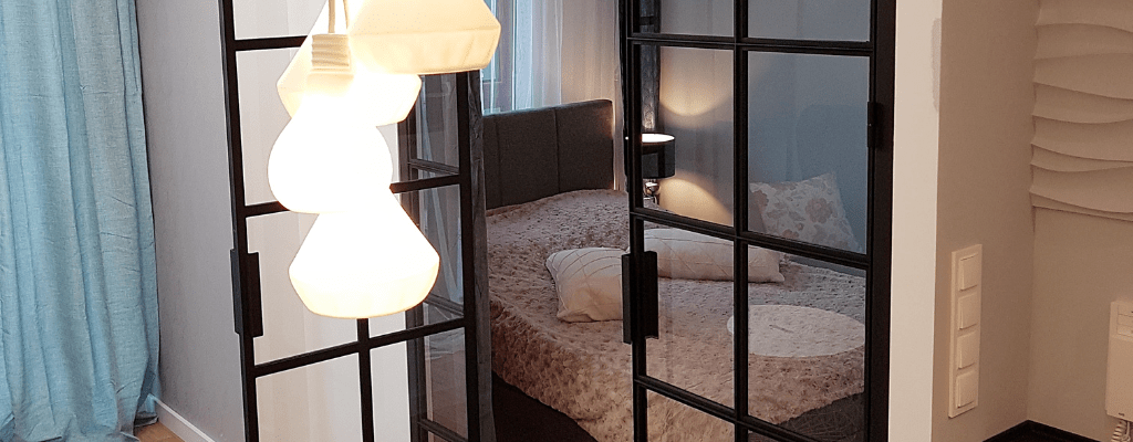 Ścianka loftowa na wymiar, jako sposób na wydzielenie sypialni 